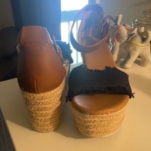 Women’s wedge sandals